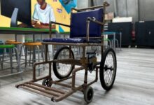 Alunos da EJA em São Paulo inovam ao construir cadeira de rodas inteligente com materiais reciclados