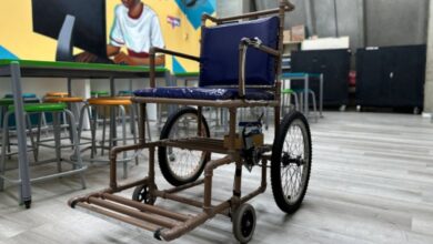 Alunos da EJA em São Paulo inovam ao construir cadeira de rodas inteligente com materiais reciclados