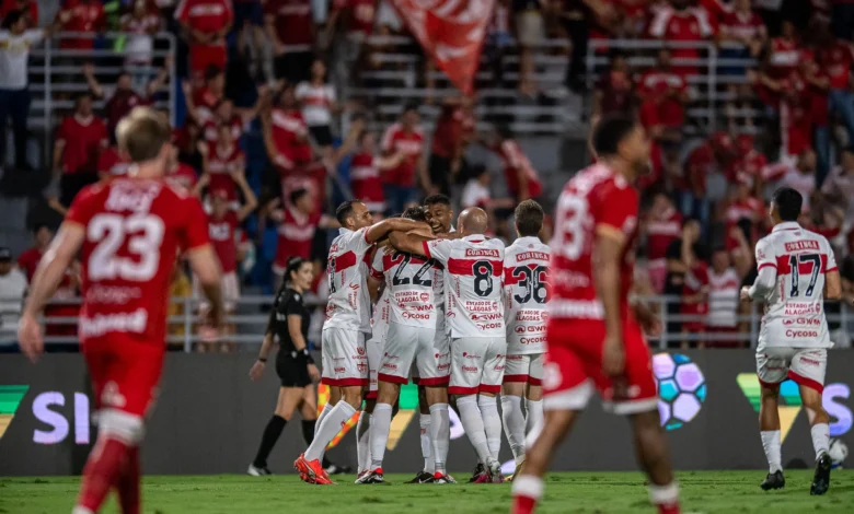 Apagão do Vila Nova no primeiro tempo sela derrota para o CRB em Maceió