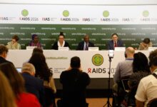 Avanços históricos contra HIV/Aids em risco global por falta de recursos e estigma
