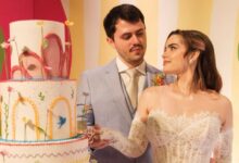 Casamento colorido em Goiânia com festa única de noiva designer que viraliza nas redes