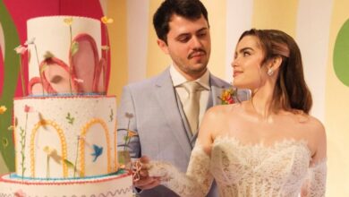 Casamento colorido em Goiânia com festa única de noiva designer que viraliza nas redes