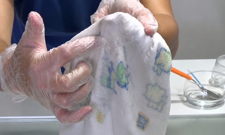 Cheiro de mofo nas roupas: a solução simples com 3 ingredientes para eliminá-lo