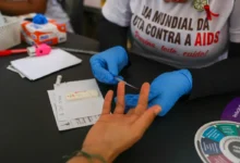 Estigma e desinformação sobre HIV ameaçam controle da doença no Brasil