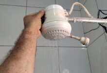 Hábitos no banho que danificam a resistência do chuveiro e elevam a conta de luz