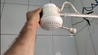 Hábitos no banho que danificam a resistência do chuveiro e elevam a conta de luz