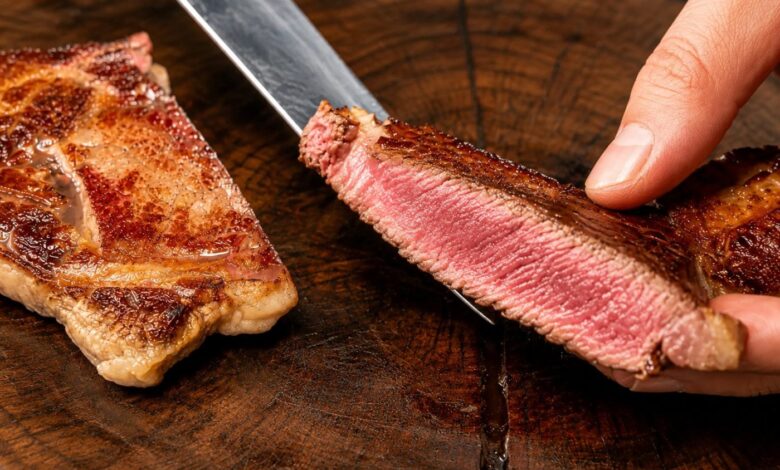 Bife com crostinha dourada: chef revela segredo para suculência e ponto de churrasco