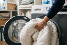 Desvendando a lavagem de edredons em casa: dicas de lavanderias para peças pesadas e cheirosas