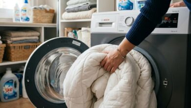 Desvendando a lavagem de edredons em casa: dicas de lavanderias para peças pesadas e cheirosas