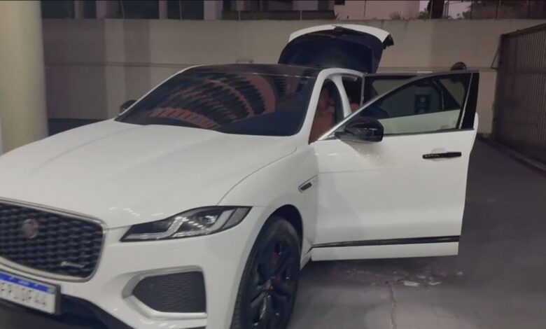 Operação Metástase: Jaguar de luxo apreendido ocultava carga milionária de remédios para câncer