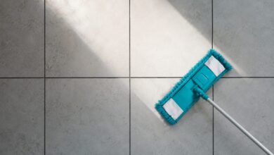 O segredo das diaristas para manter o piso brilhante e protegido sem usar cera