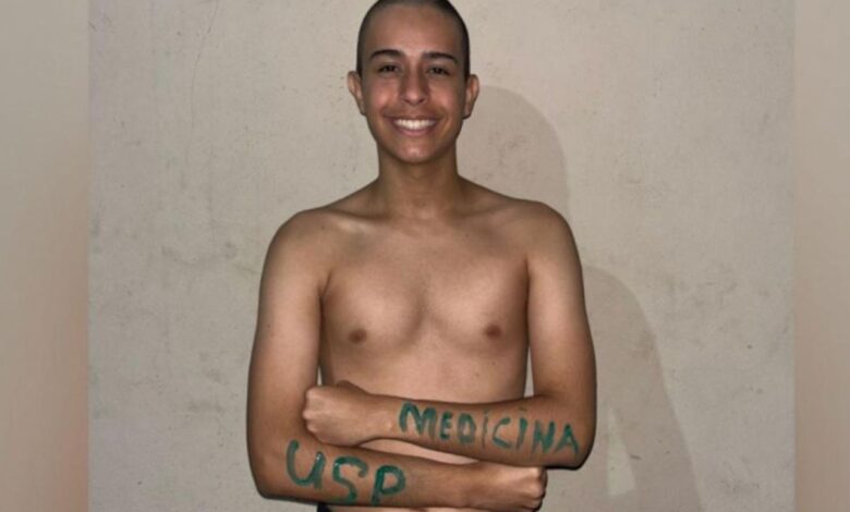 Jovem supera rotina exaustiva de trabalho e conquista vaga em medicina na USP