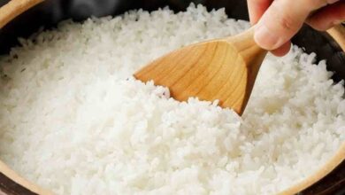 O segredo do vinagre no arroz: entenda como o truque garante grãos soltinhos