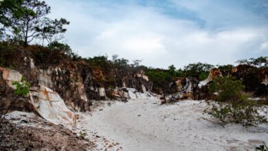Goiás surpreende com 'praia sem mar' em serra de mais de um bilhão de anos