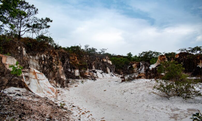 Goiás surpreende com 'praia sem mar' em serra de mais de um bilhão de anos