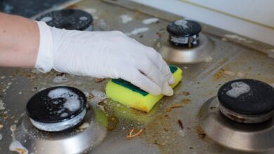 Limpeza de fogão eficiente: o segredo da pasta de bicarbonato para remover gordura rapidamente