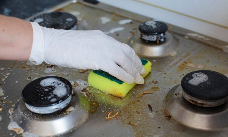 Limpeza de fogão eficiente: o segredo da pasta de bicarbonato para remover gordura rapidamente