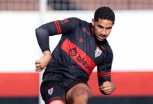 Léo Jacó, do Atlético, é emprestado ao Santa Clara e segue para o futebol português