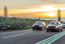 Ultrapassagem em faixa contínua gera multa pesada e pontos na carteira