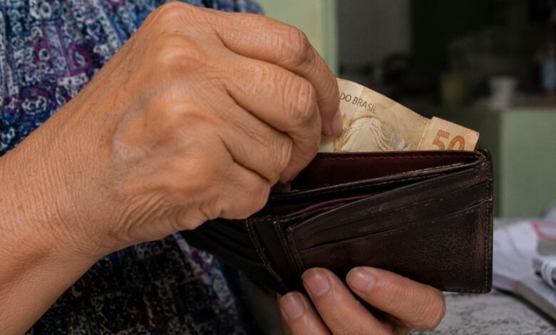 Alívio financeiro para a terceira idade: governo destaca direitos e isenções para quem completa 60 ou 65 anos em 2026