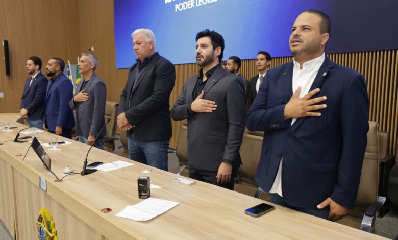 Aparecida de Goiânia: Câmara reconhece jornalista Amanda Caixeta e músico Hyago Malheiros em sessão solene