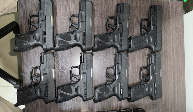 Apreensão de oito pistolas em ônibus interestadual revela rota do tráfico em Goiás
