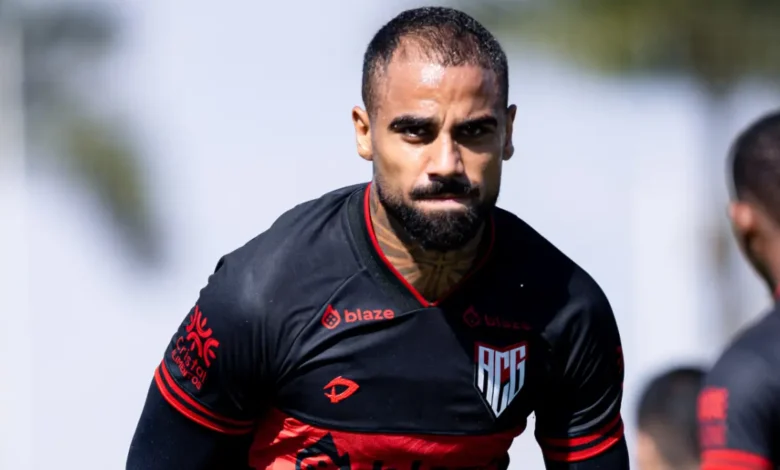Atlético Goianiense anuncia Netinho, volante com histórico de goleada sobre o Vila Nova