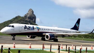 Azul é condenada a pagar indenização após alteração de voo prejudicar estudante