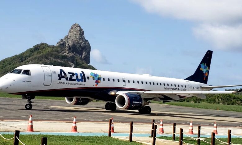 Azul é condenada a pagar indenização após alteração de voo prejudicar estudante