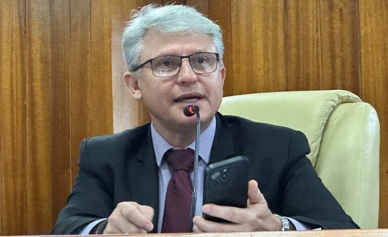 Câmara de Goiânia derruba veto e aprova política de linguagem simples no serviço público