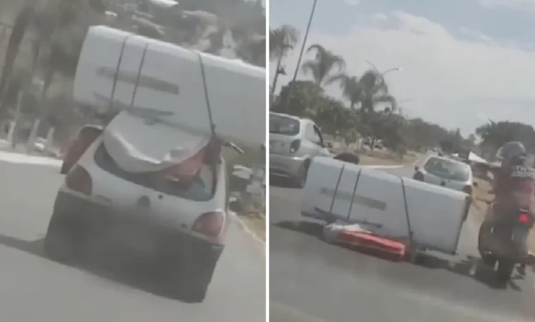 Carga mal fixada cai de carro e bloqueia trânsito em Trindade
