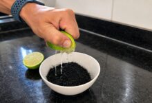 Carvão, pasta de dente e limão na limpeza de panelas: o que a ciência diz sobre o truque caseiro