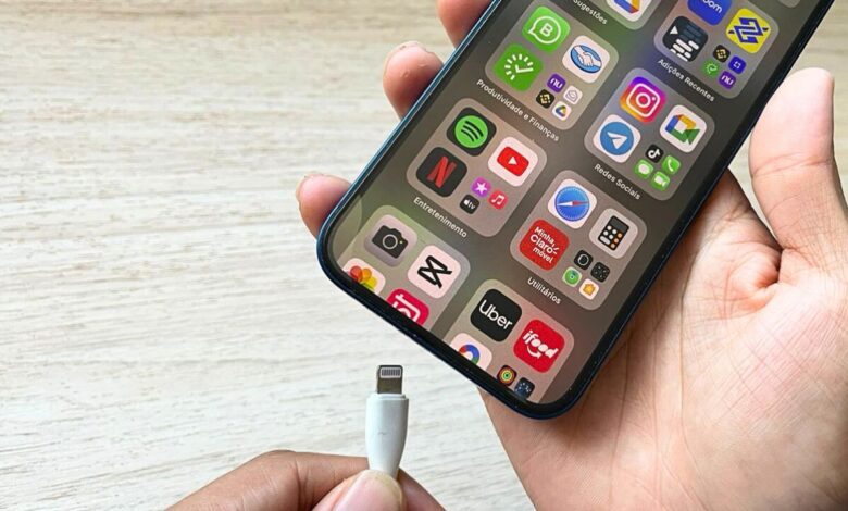 Como carregar seu celular durante quedas de energia seguindo orientações técnicas