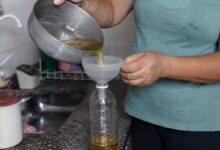 Como descartar óleo de cozinha usado corretamente para evitar danos ambientais e entupimentos