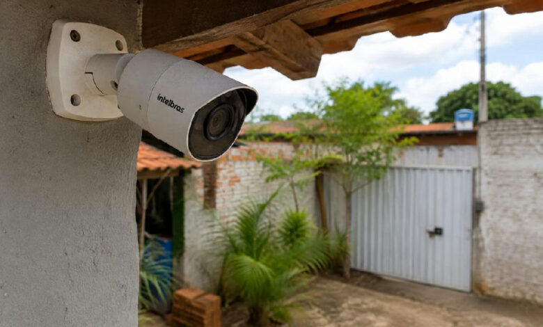 Como posicionar câmeras de segurança para eliminar pontos cegos no quintal