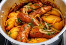 Cozinhar linguiça com vinagre: o segredo para evitar estouros e realçar o sabor