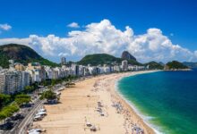 Descubra o trecho ideal para um banho de mar tranquilo em Copacabana, no Rio de Janeiro