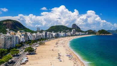 Descubra o trecho ideal para um banho de mar tranquilo em Copacabana, no Rio de Janeiro