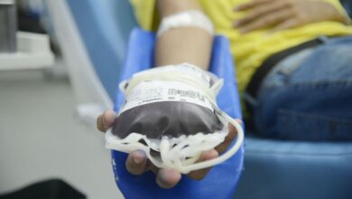 Doação de sangue tem novas regras e reduz tempo de espera para tatuados e pessoas com piercing