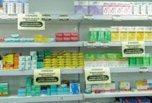 Entenda as tarjas de medicamentos: cores indicam regras de venda e riscos à saúde
