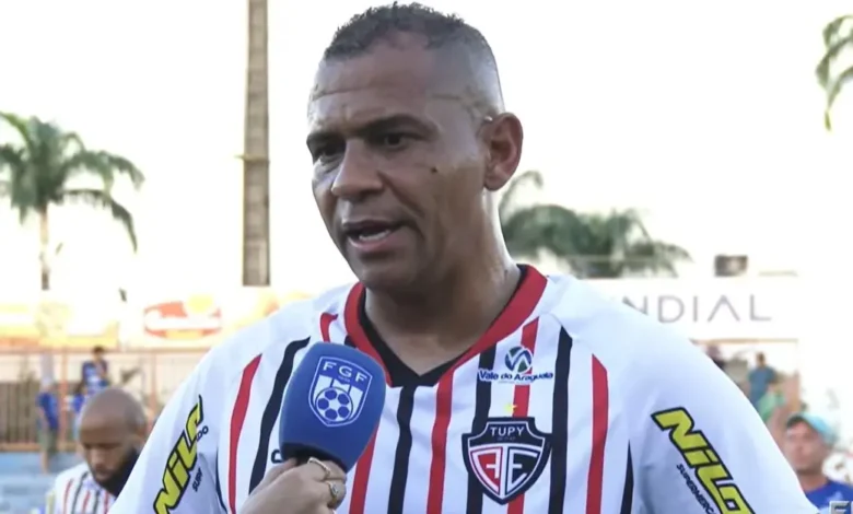 Estreia amarga de Walter no Tupy: atacante lamenta derrota e se declara torcedor