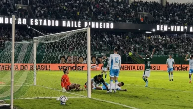 Goiás abre o placar contra o Londrina após longa revisão do VAR na Série B