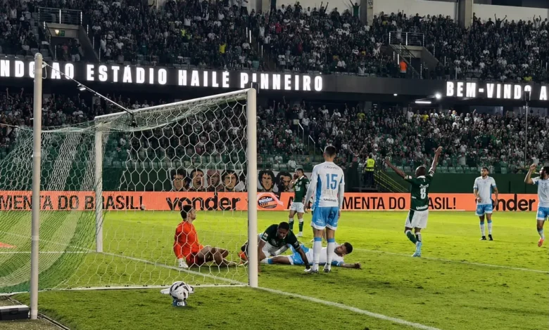 Goiás abre o placar contra o Londrina após longa revisão do VAR na Série B