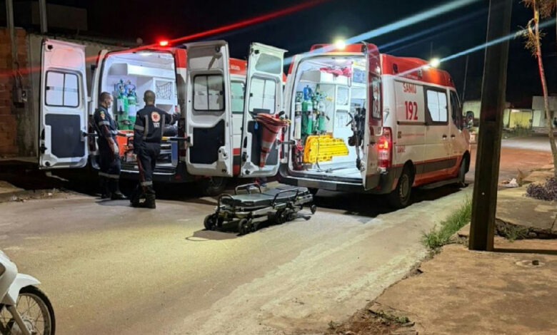 Homem é esfaqueado em Anápolis e busca refúgio na porta de casa após ataque