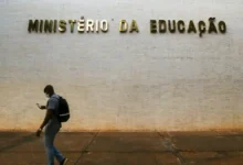 Ideb 2025: alta no ensino médio é impulsionada por aprovação, não por aprendizado
