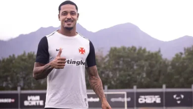 Jogador David Corrêa, do Vasco, é alvo de operação policial contra tráfico e lavagem de dinheiro