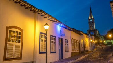 Justiça condena Airbnb a indenizar turista por anúncio fraudulento de hospedagem em Goiás
