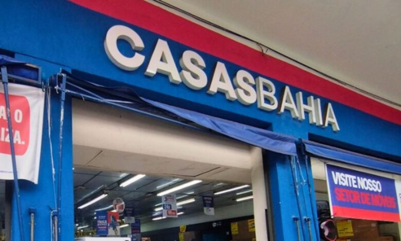 Justiça do Trabalho suspende demissões em massa das Casas Bahia e exige negociação sindical