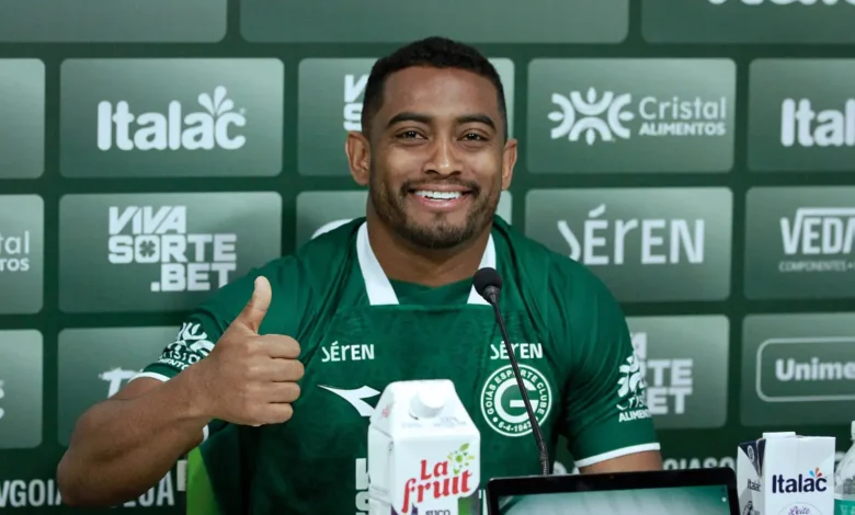 Lateral do Goiás abre o coração sobre superação e reconciliação familiar