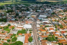 Lei em Indiara converte vigias em guardas municipais sem concurso, gerando debate jurídico e precedentes do TJGO